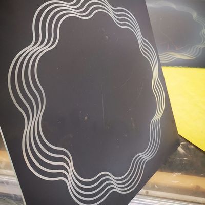 Machine de gravure à miroir à LED Structure verticale Coupe au laser de verre sablage pochoir
