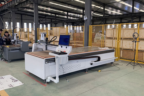 Machine de gravure laser à fibres 100W à 5 axes pour plaque d'acier inoxydable