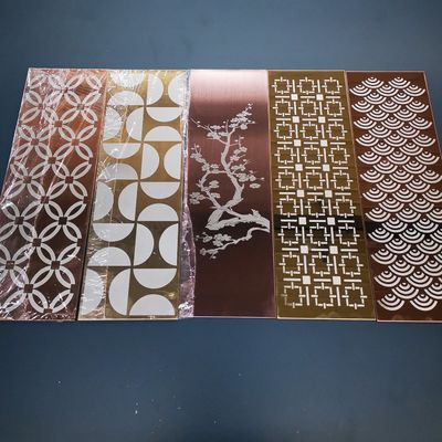 Machine de marquage au laser métallique pour la gravure de plaques décoratives d'ascenseurs en acier inoxydable