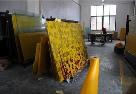 Machine de gravure de lames laser verticales en verre personnalisé pour la porte coulissante en verre